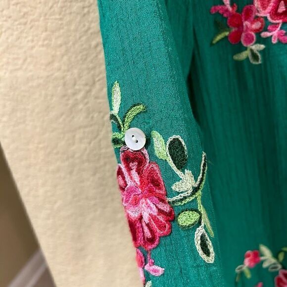 Fig and Flower embroidered green flowered‎ long sleeve top in medium - Picture 4 of 11